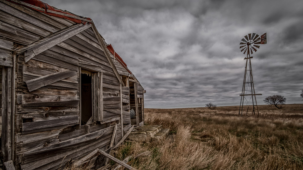 Up in the northern ND plains, back in the day, things must have been very different.  It seems to go on forever in places and I'm struggling to capture a feel from it.  To some extent, it involves capturing the 