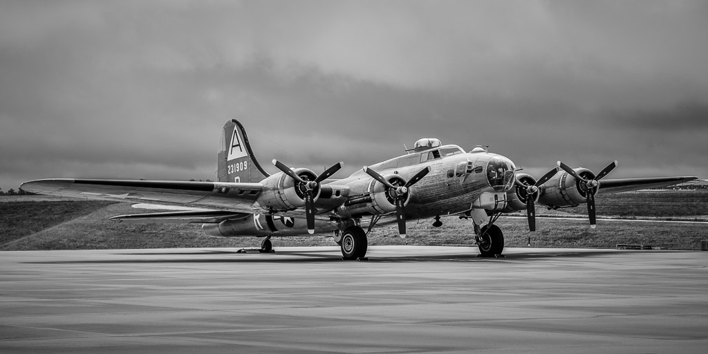 Traveling and I'm in Kentucky and went to the Aviation Expo 2014 at Bluegrass Airport -- and it was almost rained out.  But I got to see some cool stuff.  I'll spare you the tourist shots and put up a few favorites.


home: http://www.entropicremnants.com