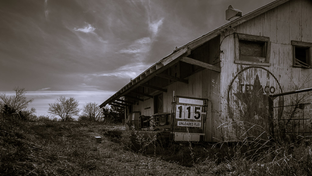 In an out-of-the way corner of Bowie, Texas is a gas station that surprises me it even existed.  From the pricing, it likely stopped operating in the 1980's.

Snapshots from my Texas travels for my new job.

home: http://www.entropicremnants.com
blog: http://blog.entropicremnants.com
youtube: http://www.youtube.com/entropicremnants