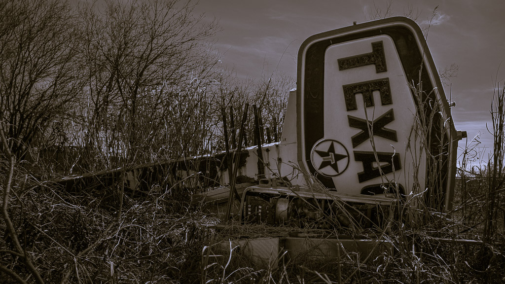 In an out-of-the way corner of Bowie, Texas is a gas station that surprises me it even existed.  From the pricing, it likely stopped operating in the 1980's.

Snapshots from my Texas travels for my new job.

home: http://www.entropicremnants.com
blog: http://blog.entropicremnants.com
youtube: http://www.youtube.com/entropicremnants